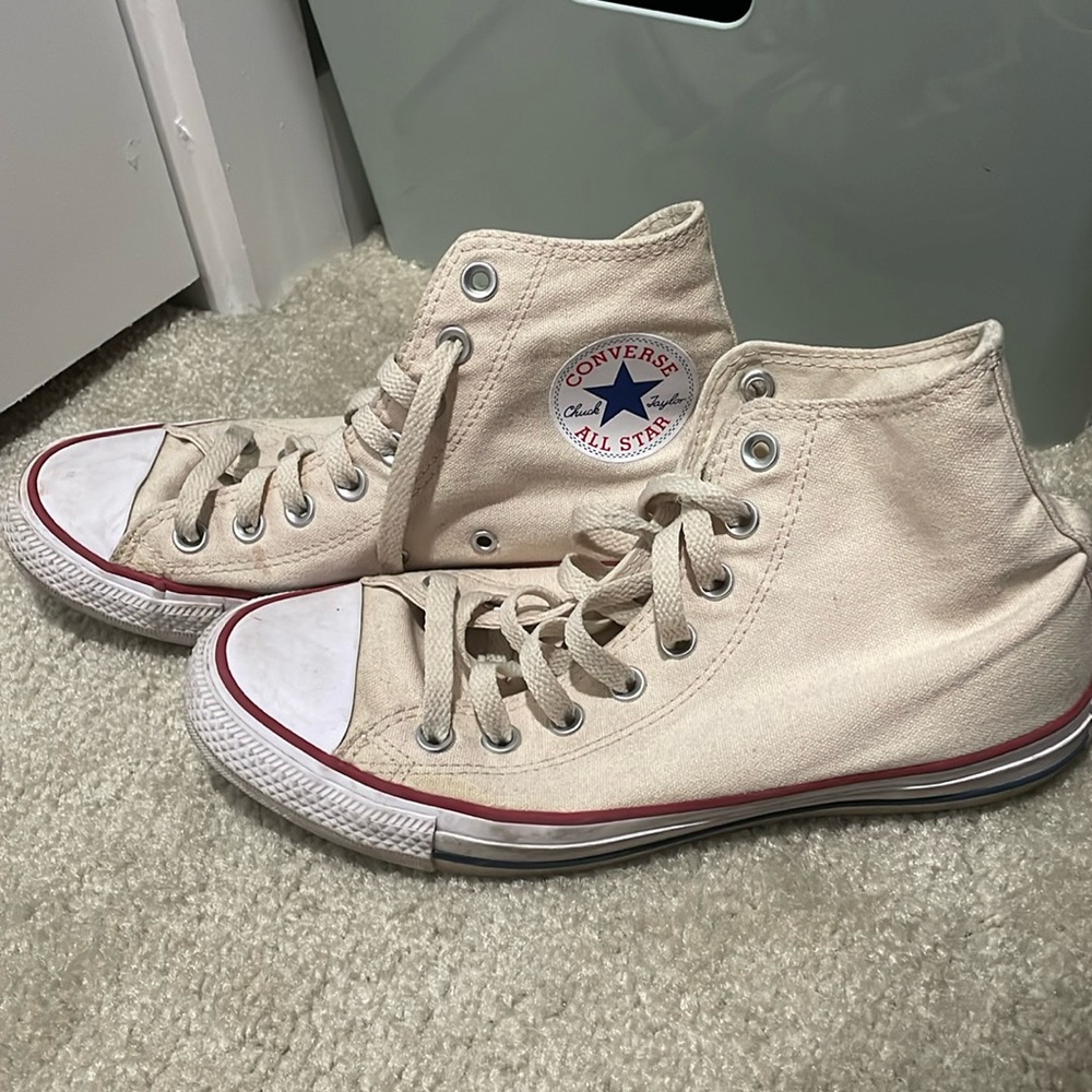 Unisex Cream Chuck Taylor Converse women’s size Men’s 9/ Women’s 7